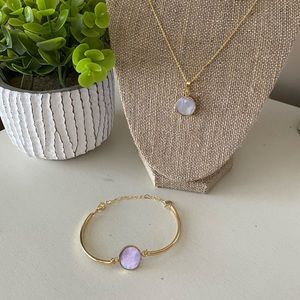 Gorgeous Mother of Pearl Necklace & Bracelet Set